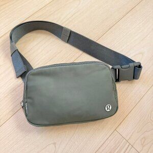 Lululemon Everywhere Belt Bag- Grey Sage